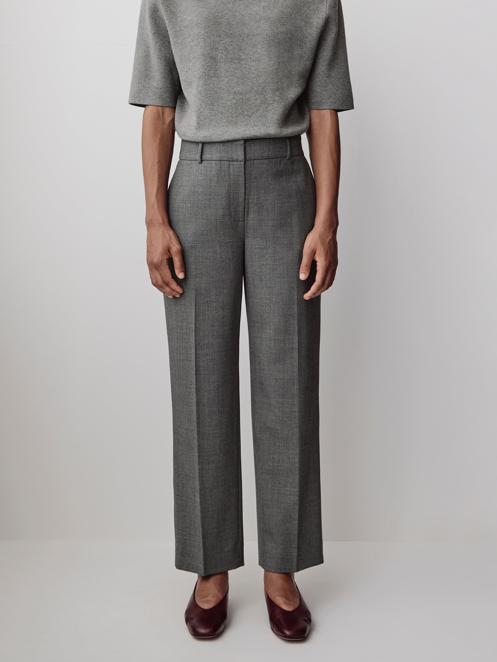 Black Mid-Rise Straight-Leg Cropped Pant