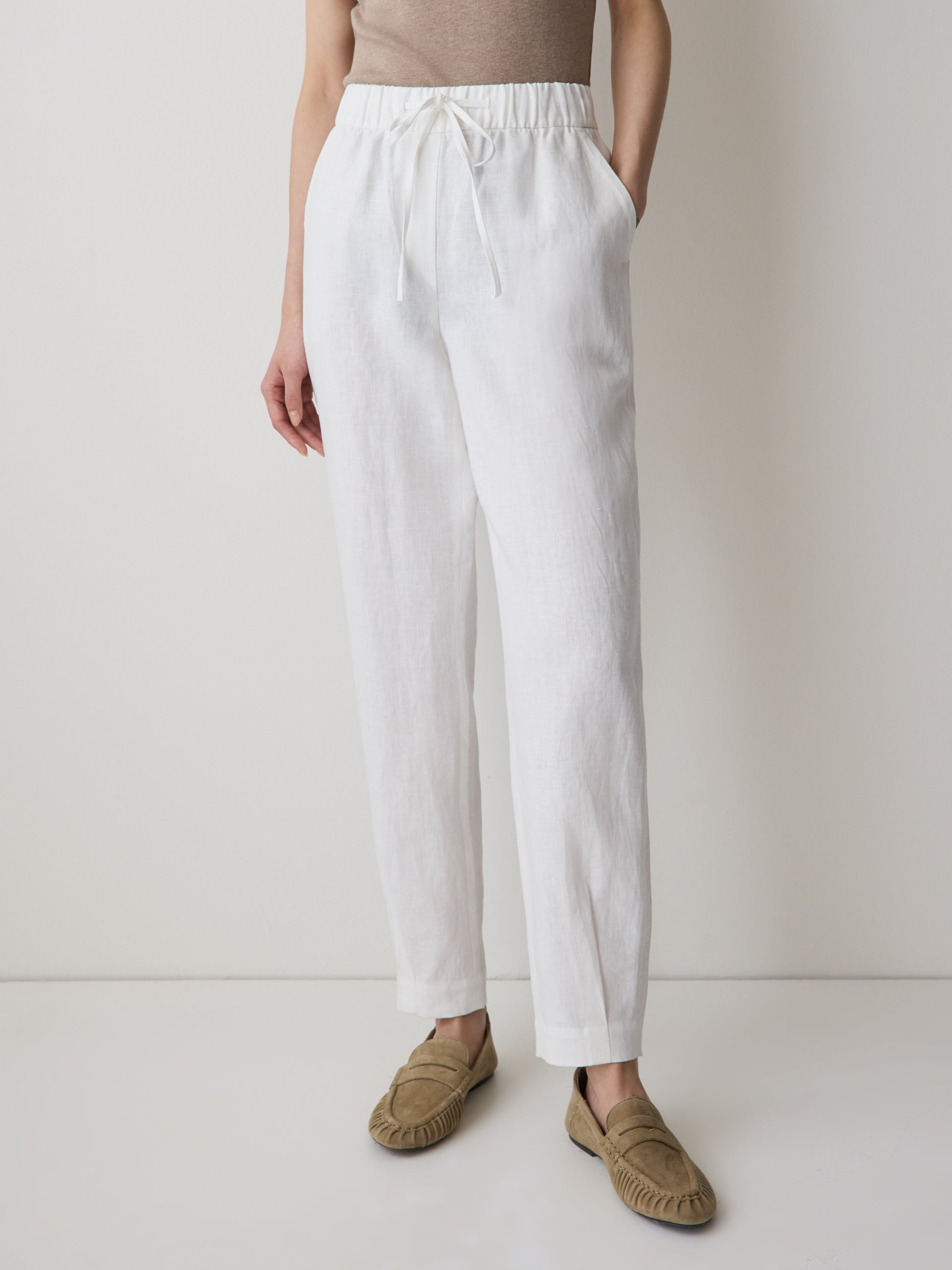 Linen Mid-Rise Tapered-Leg Jogger Pant