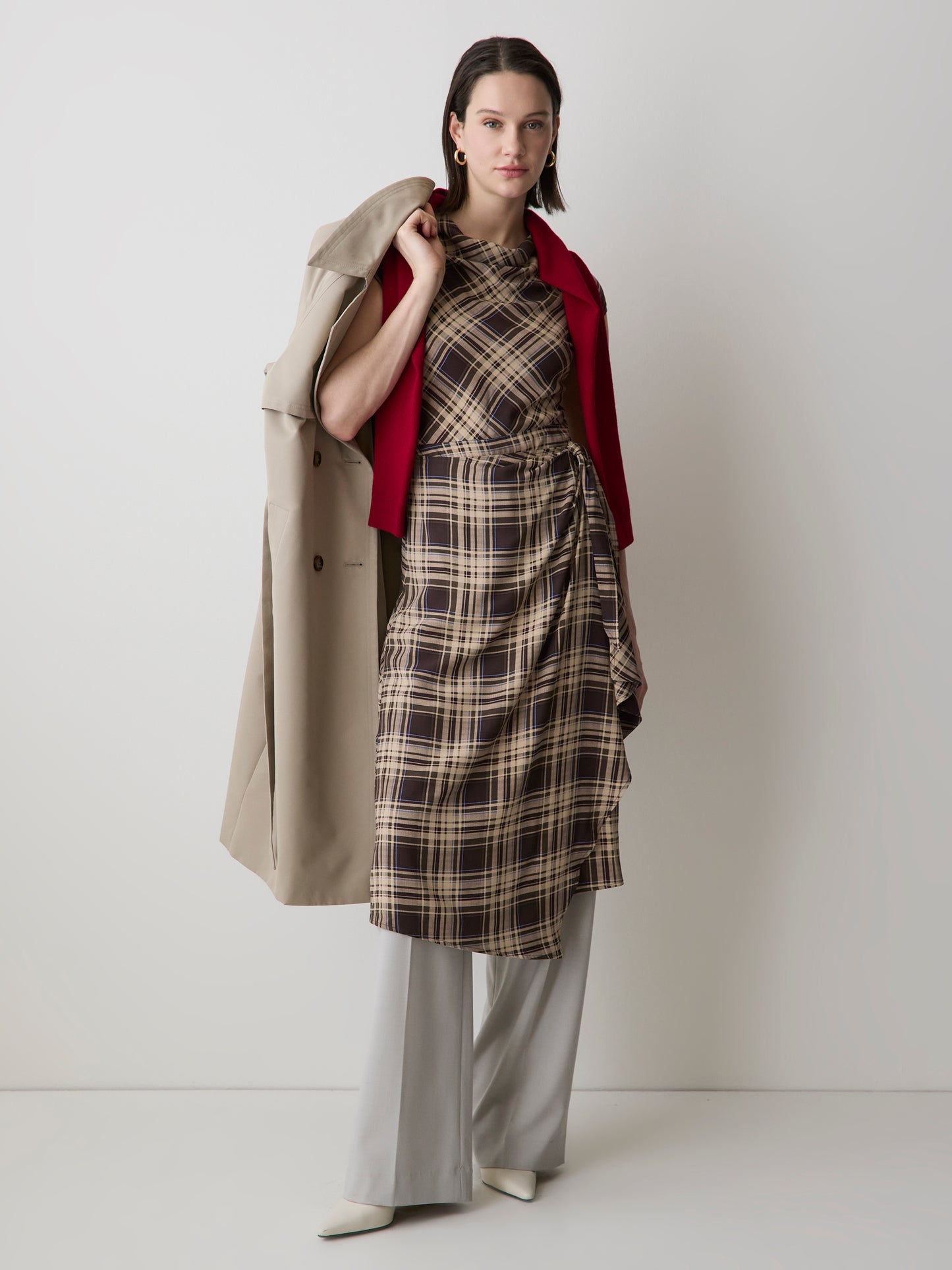 Robe Midi à Manches Courtes et Col Bénitier avec Jupe Portefeuille