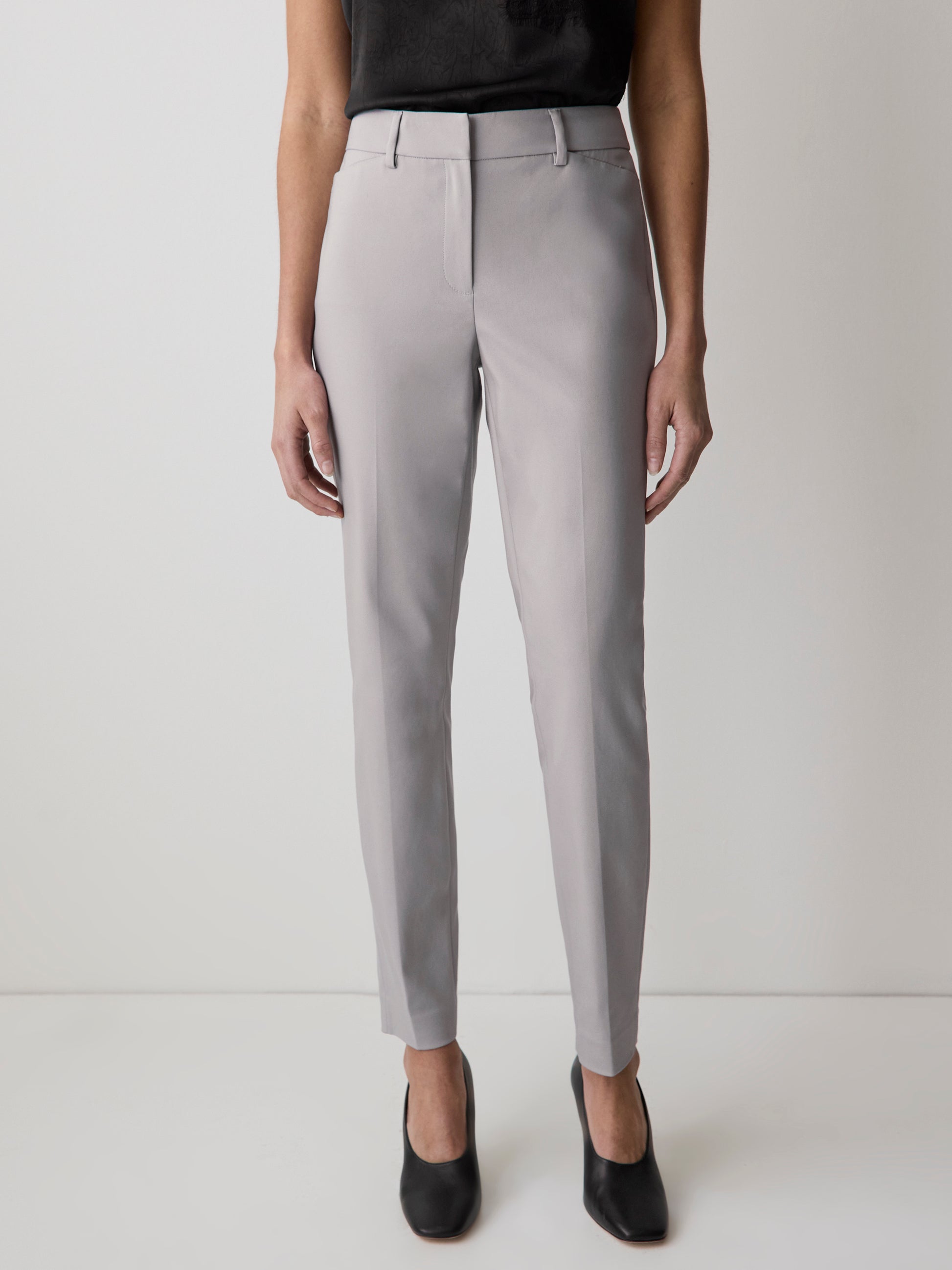 Mid-Rise Slim-Leg Signature 7/8 Pant