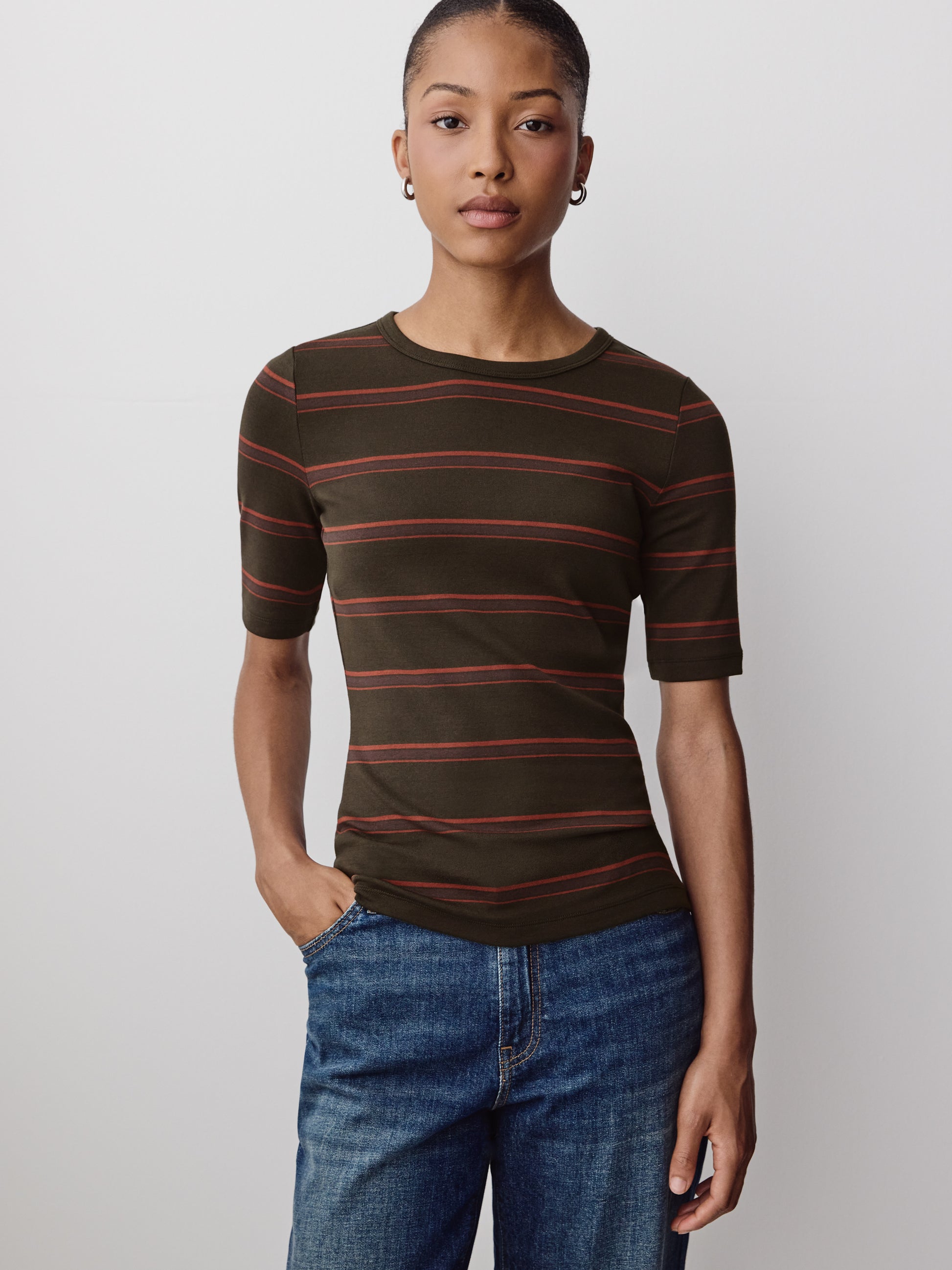 Fitted Ladies Knit Pullover Crew Neck T-Shirt