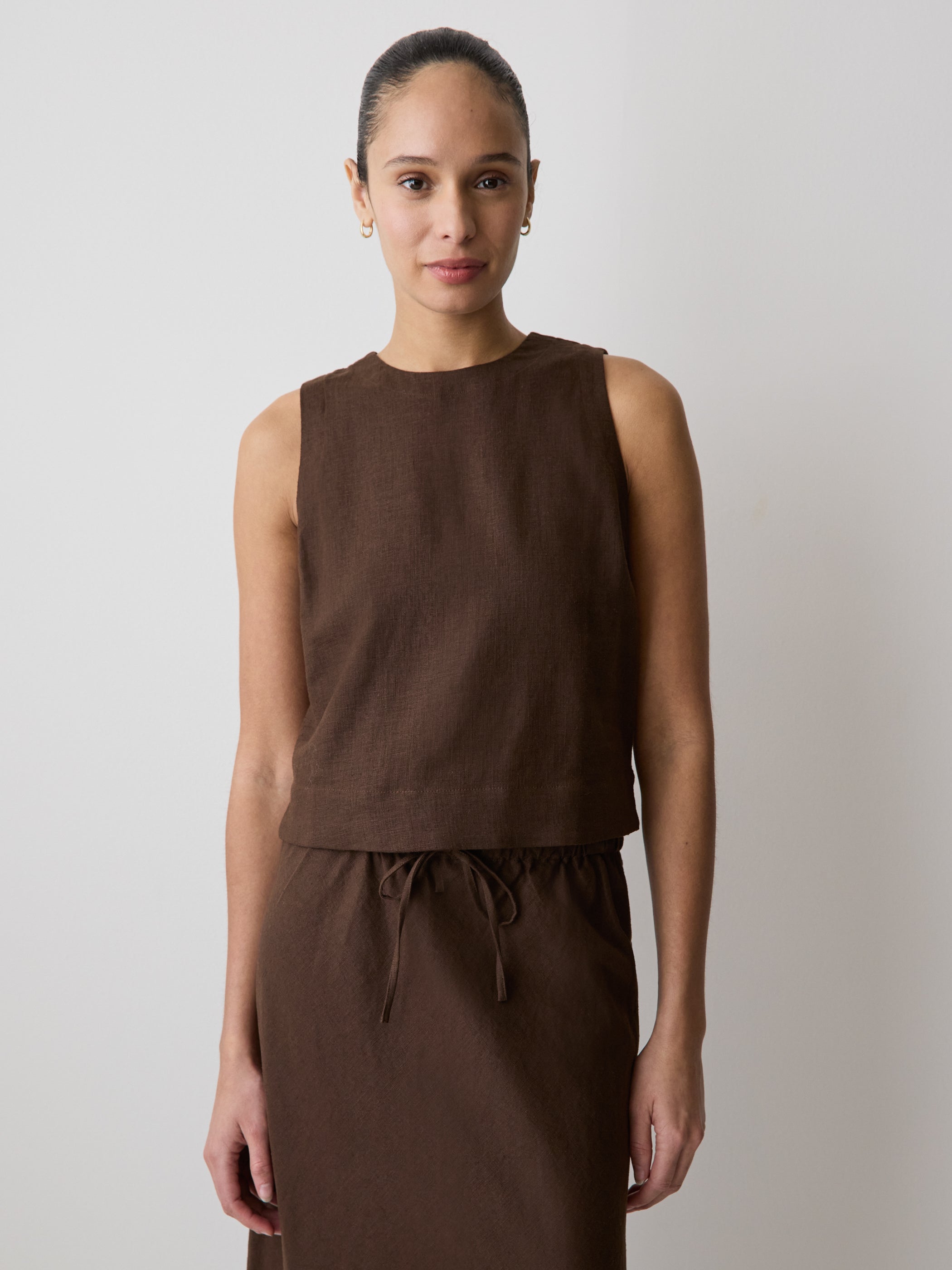 Sleeveless Crew-Neck Linen-Blend Blouse