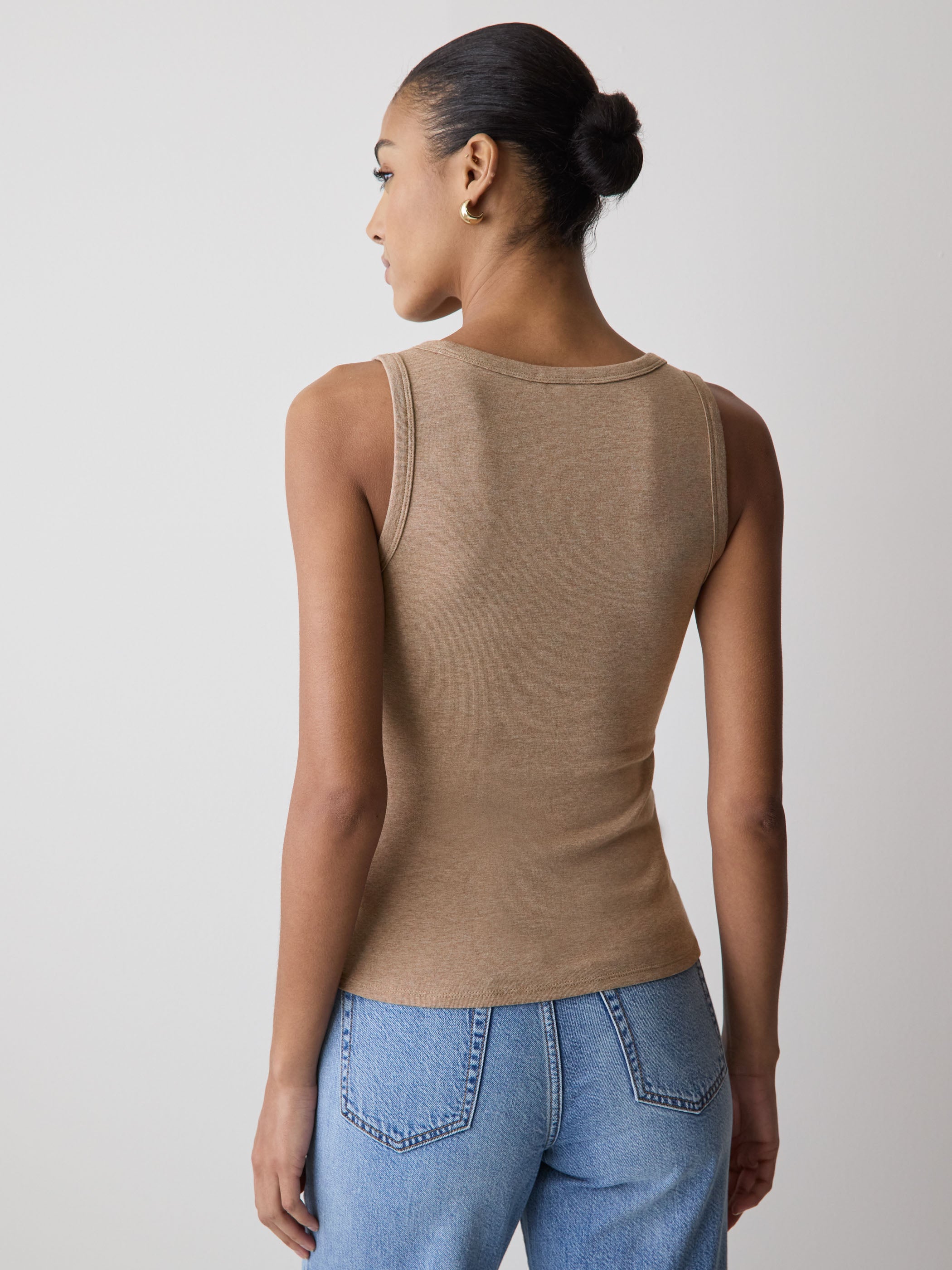 Camisole à Col Dégagé et Bretelles Larges