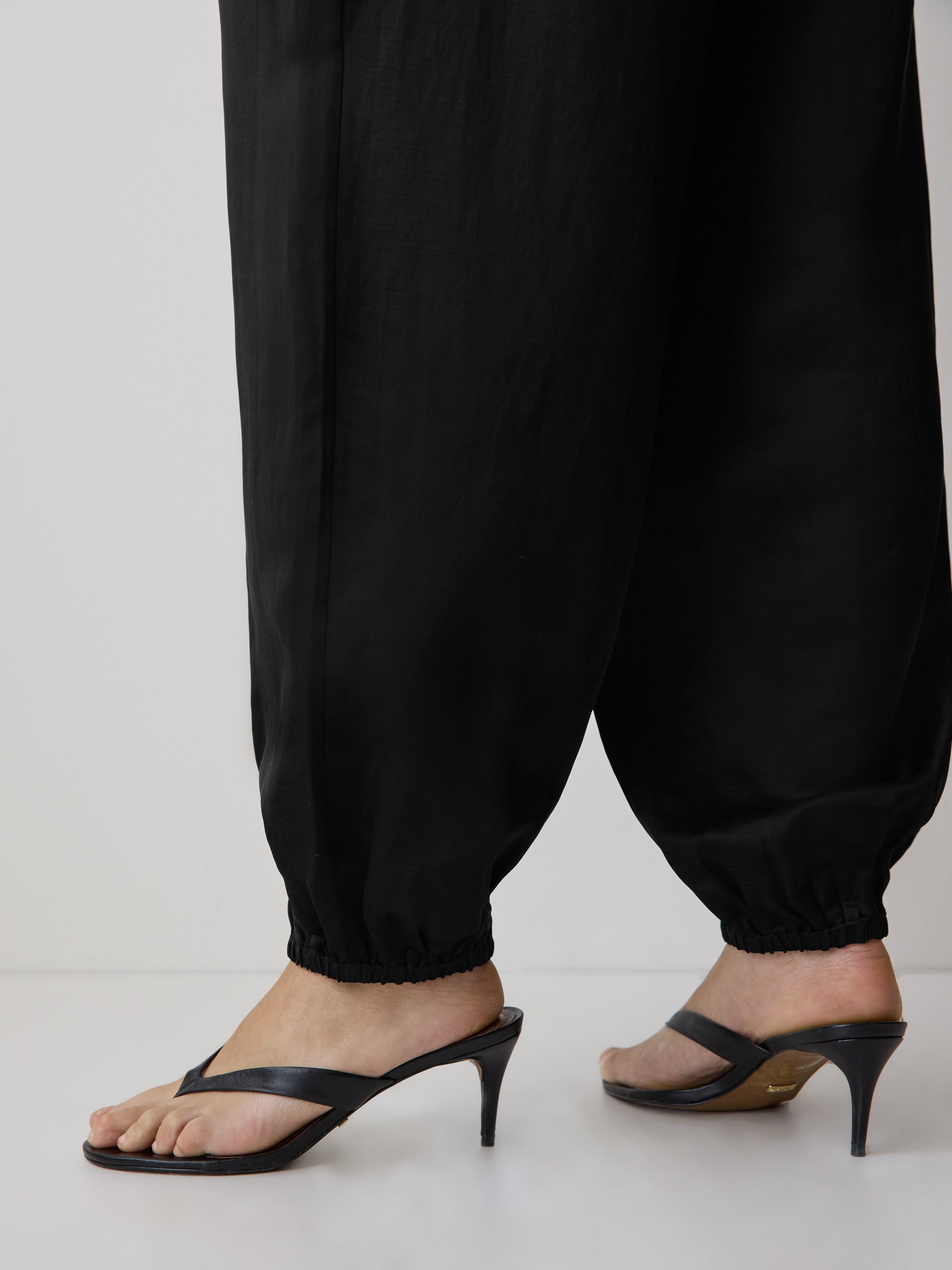 Women's High-Rise Balloon-Leg Woven Pant – RW&CO