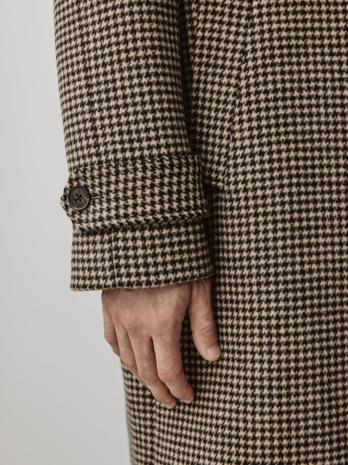 Classic Herringbone Mackintosh Coat with Shirt Collar