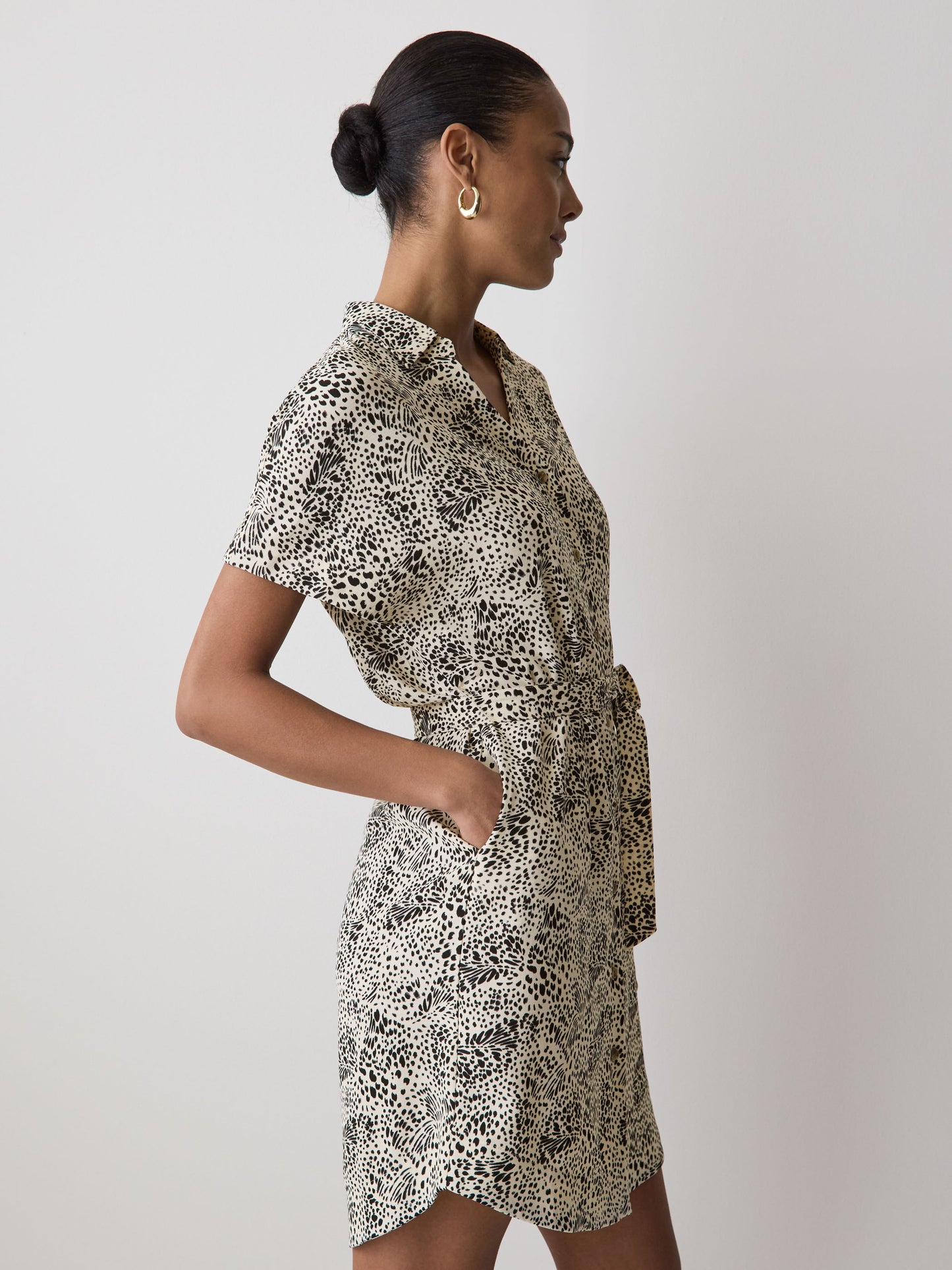 Short-Sleeve Buttoned-Down Midi Dress with Shirt Collar