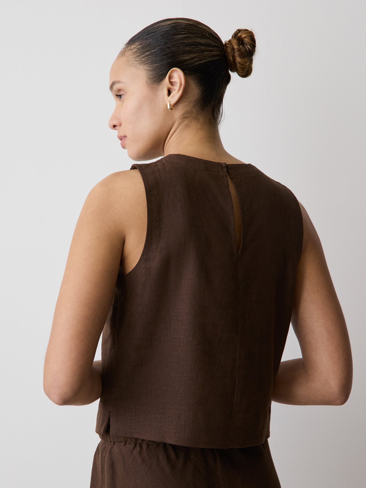 Sleeveless Crew-Neck Linen-Blend Blouse