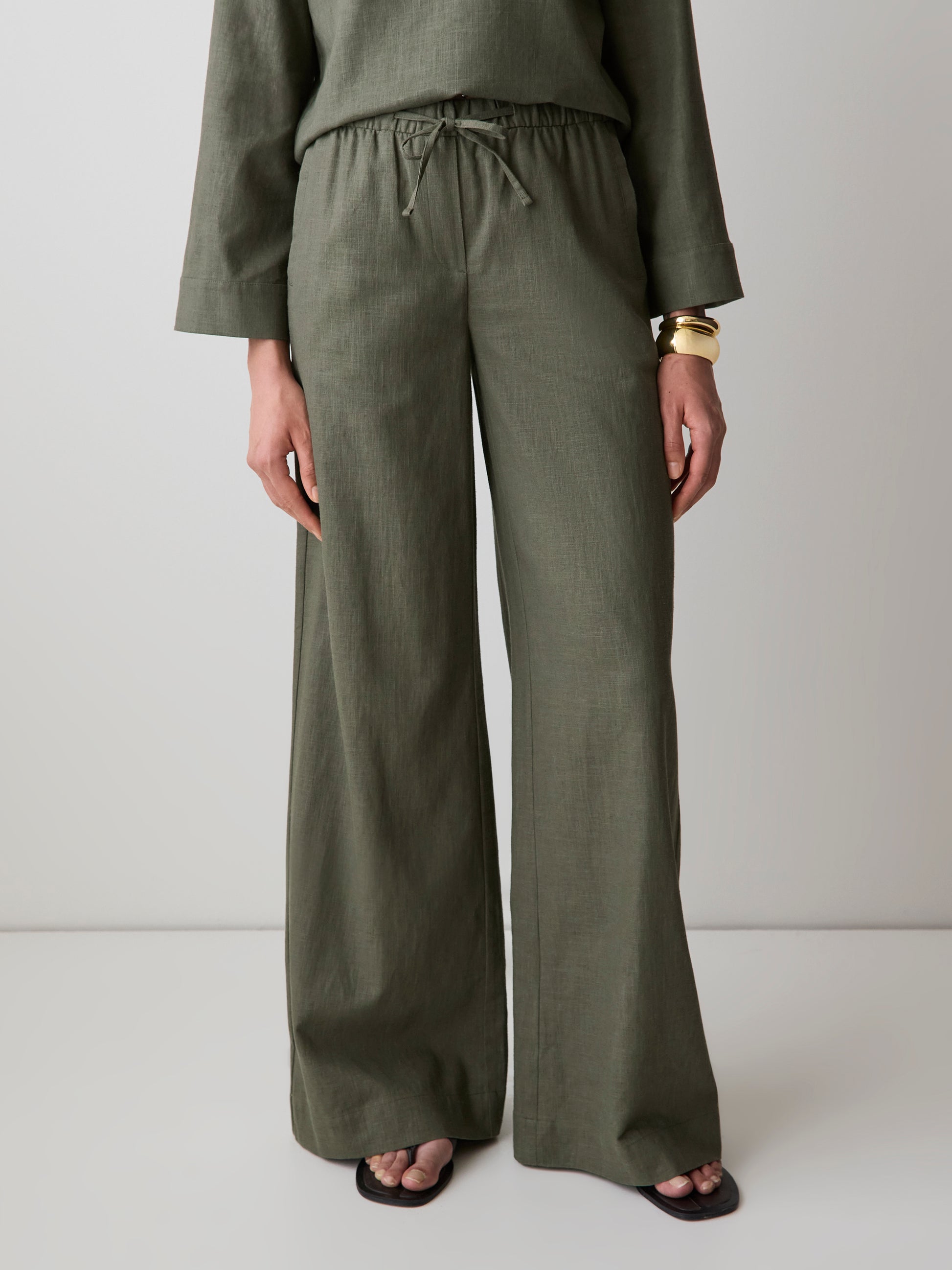 Linen Mid-Rise Wide-Leg Pant