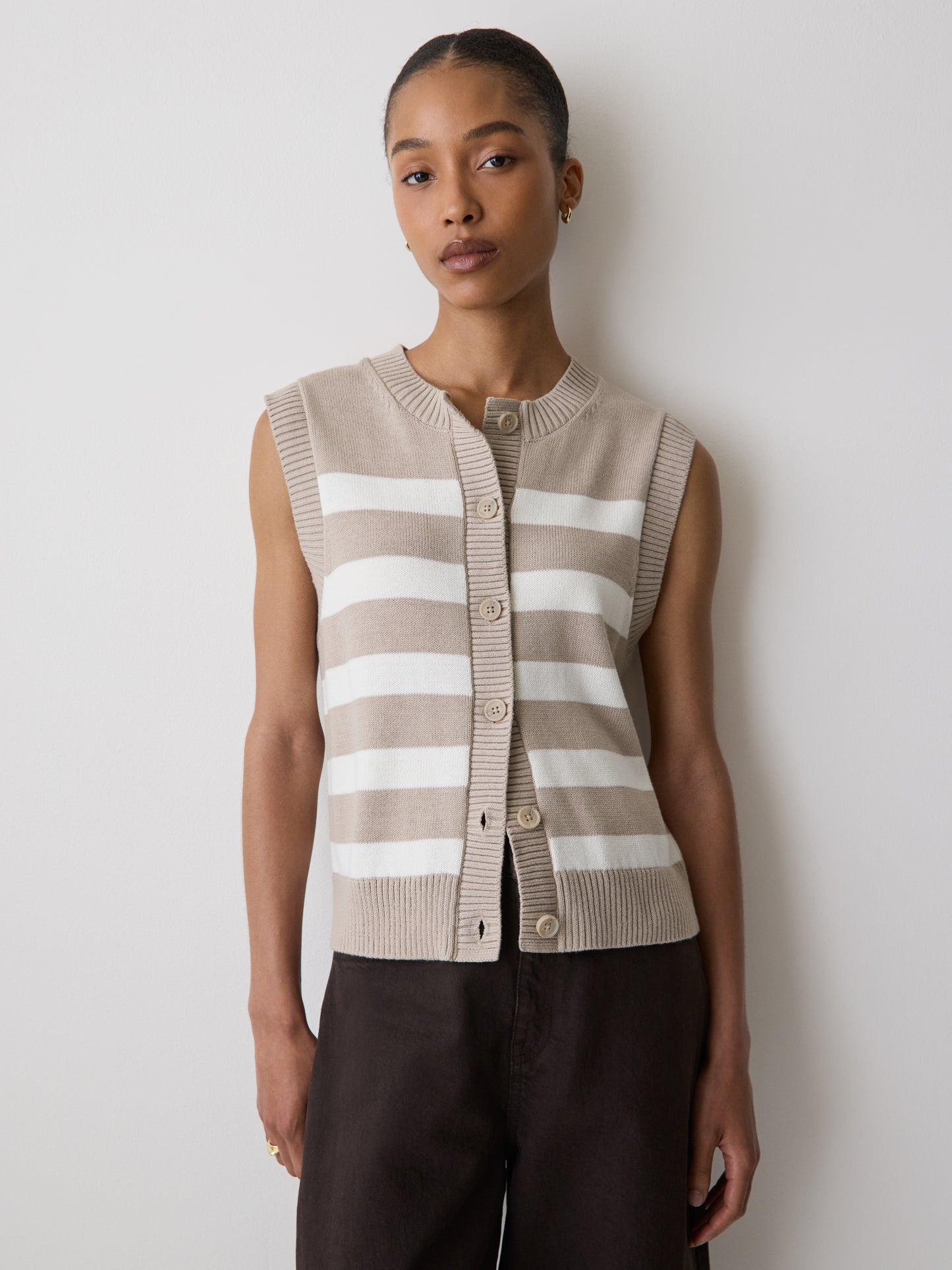 Sleeveless Crew-Neck Sweater Vest
