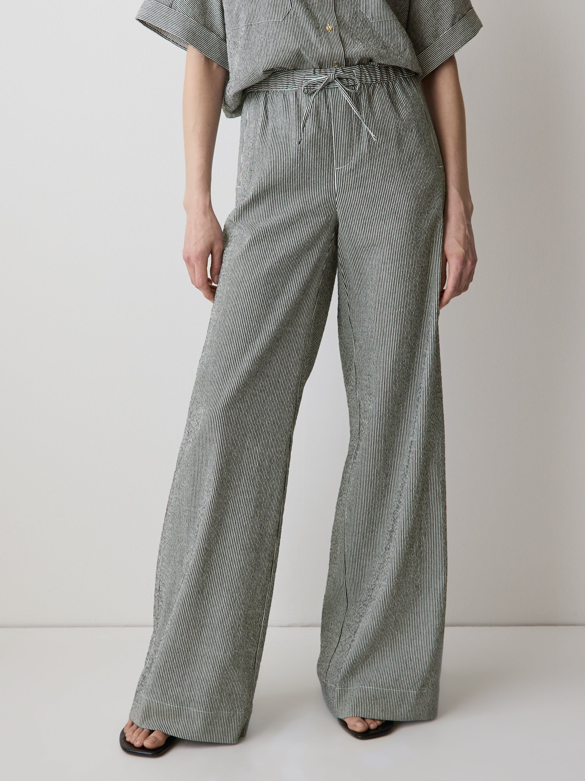 Woven Wide Leg Pant Mid Rise Pull-On Seersucker Stripe
