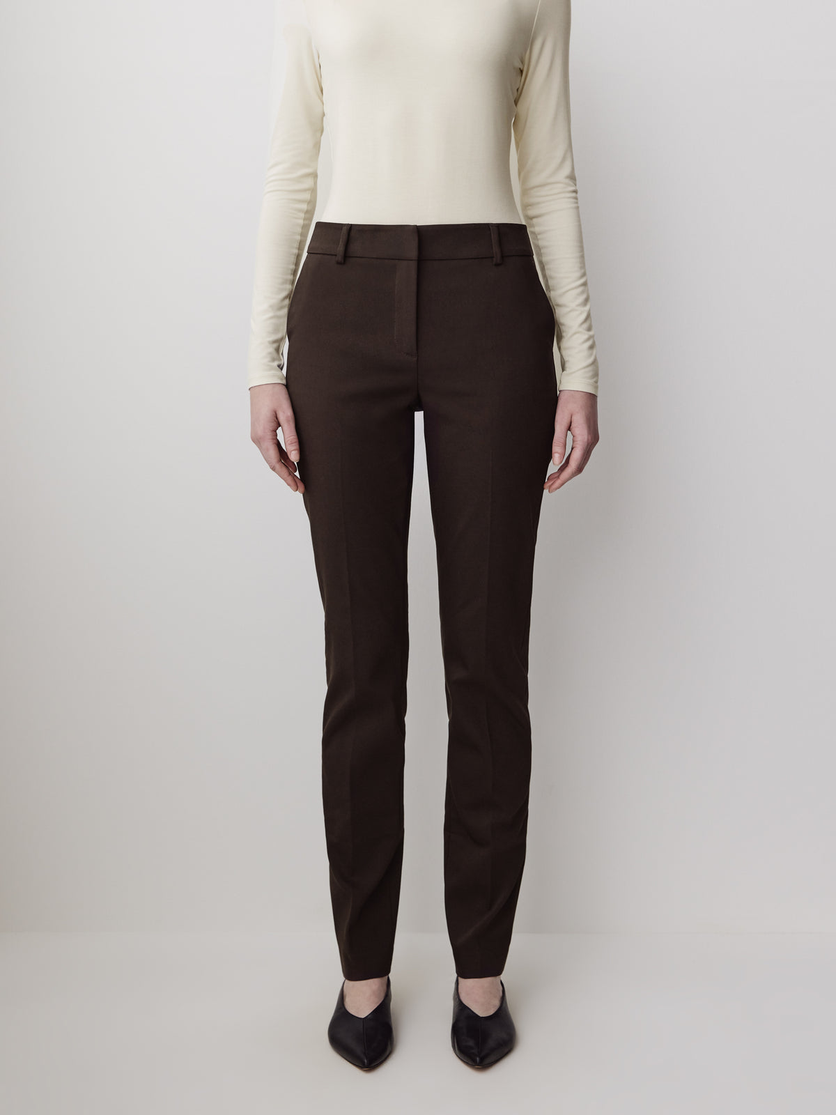 Mid-Rise Slim-Leg Signature Pant