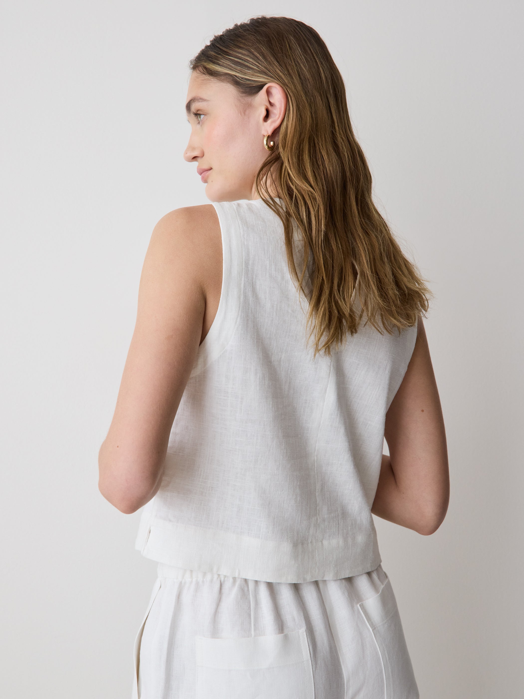 Sleeveless Crew-Neck Linen-Blend Blouse