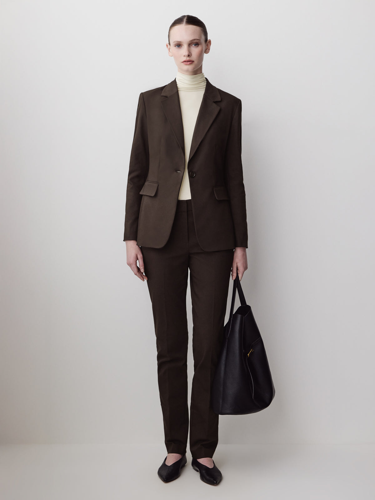 Mid-Rise Slim-Leg Signature Pant