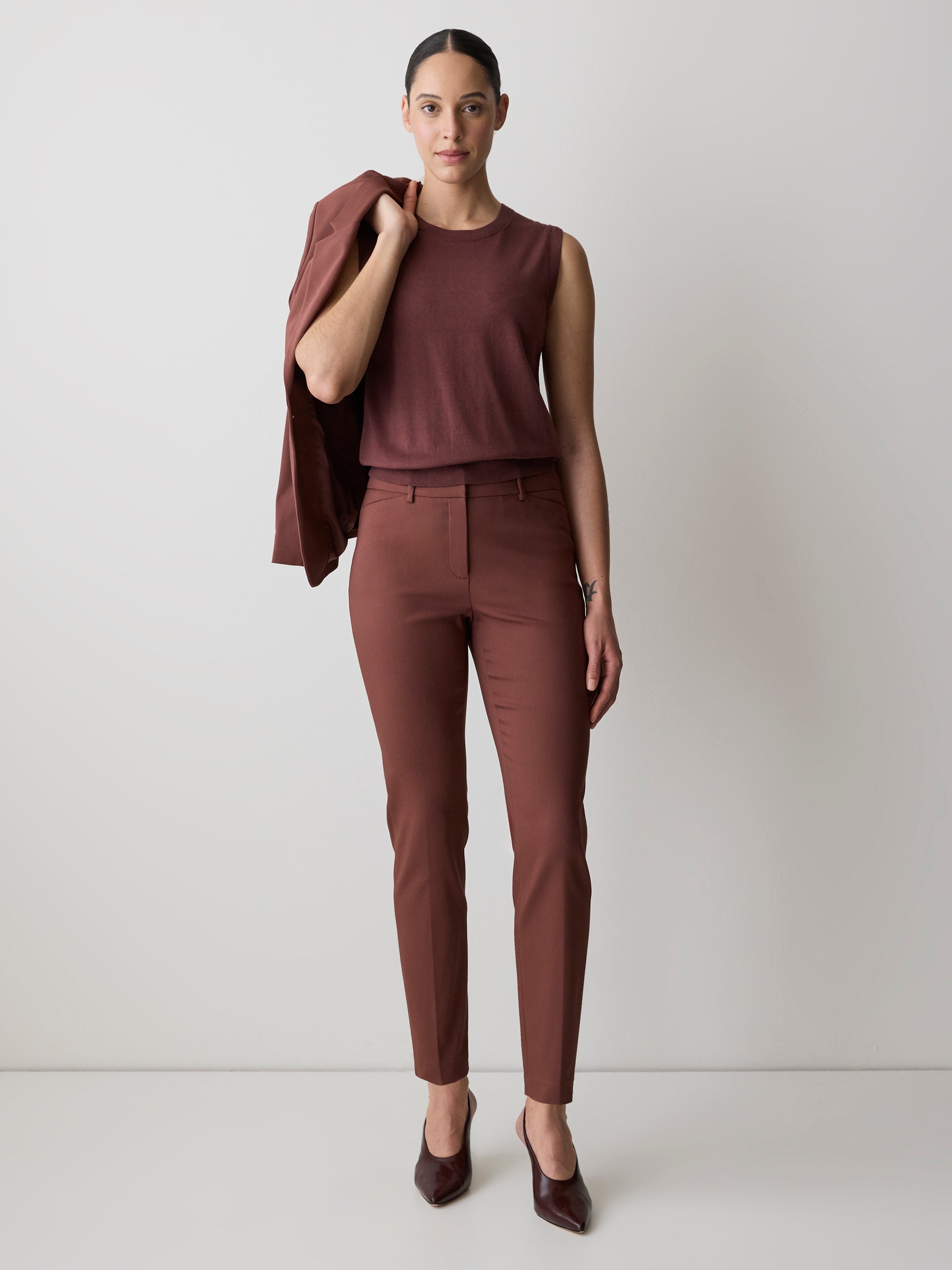 Limitless Mid-Rise Slim-Leg Signature Fit Pant