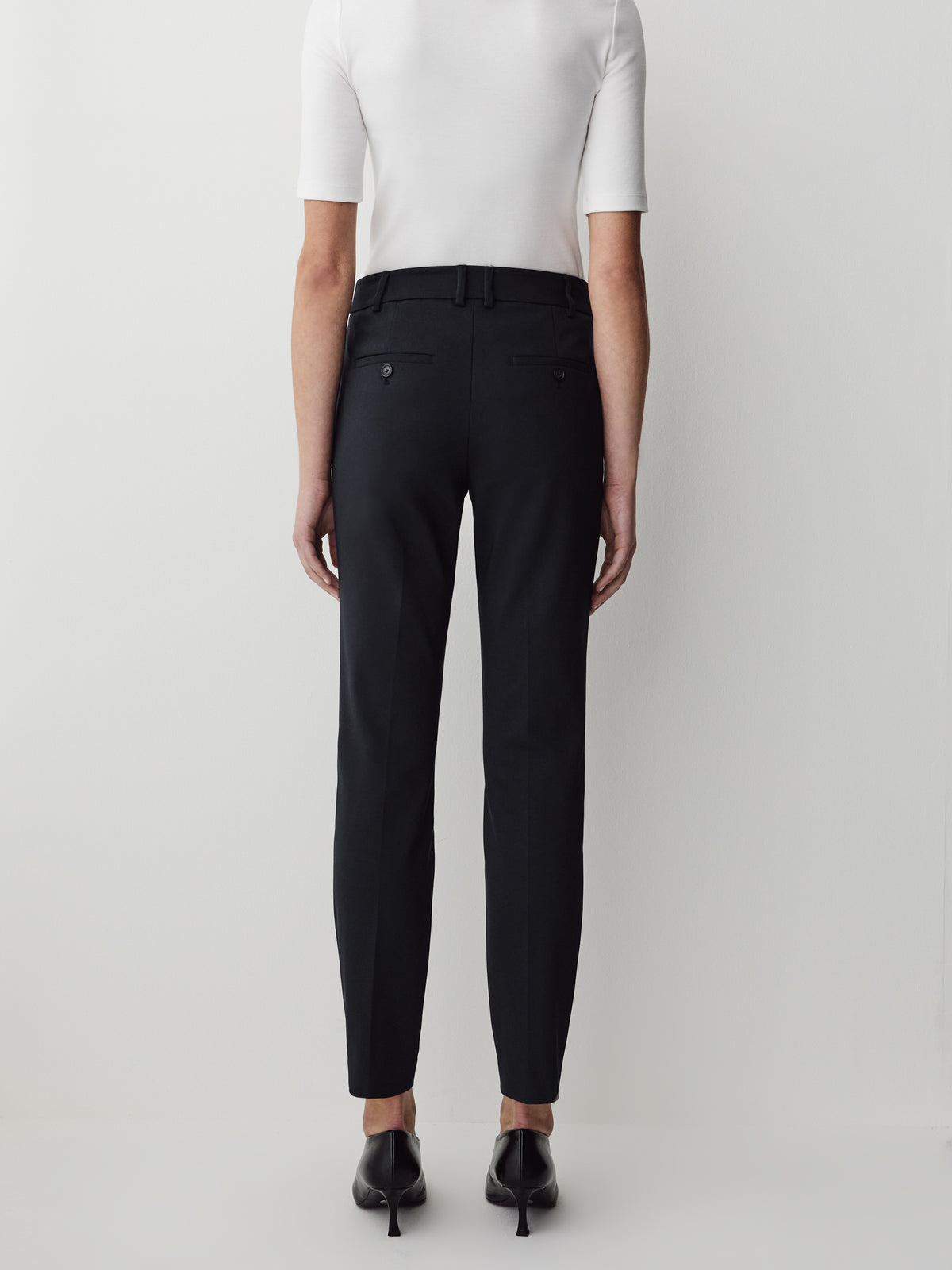 Limitless Mid-Rise Slim-Leg Signature Fit Ankle Pant
