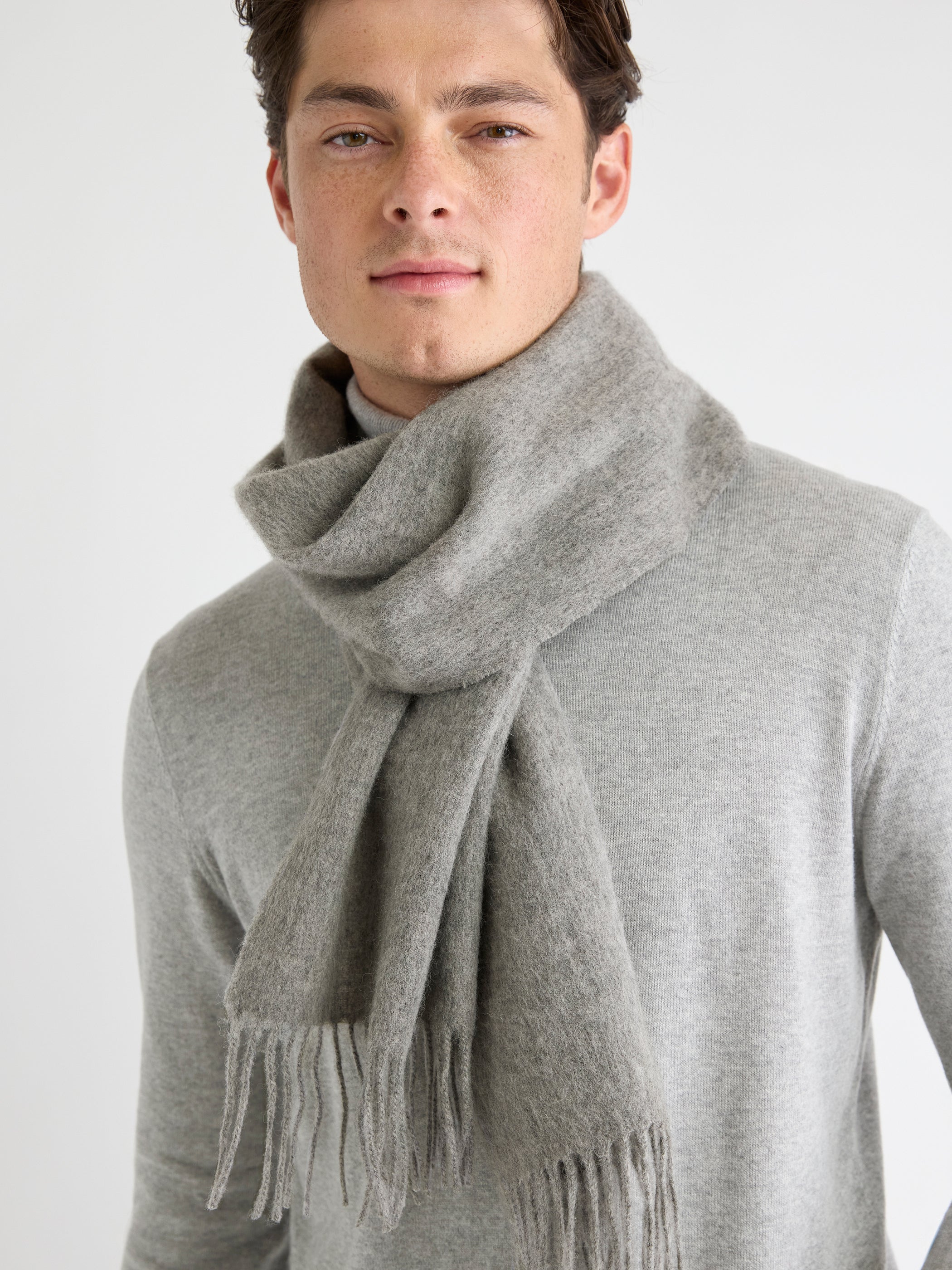 Solid Wool Scarf with Fringes