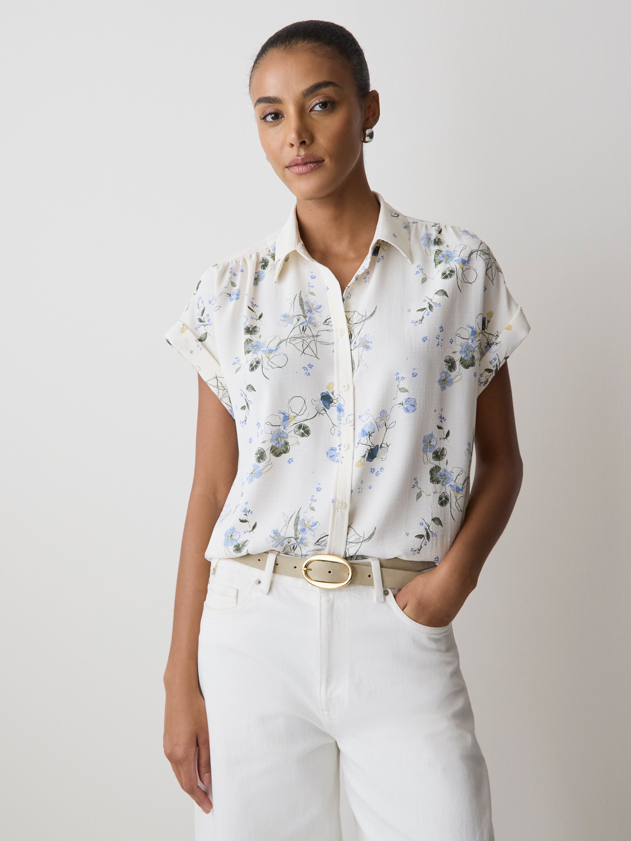 Blouse Boutonnée à Manches Très Courtes