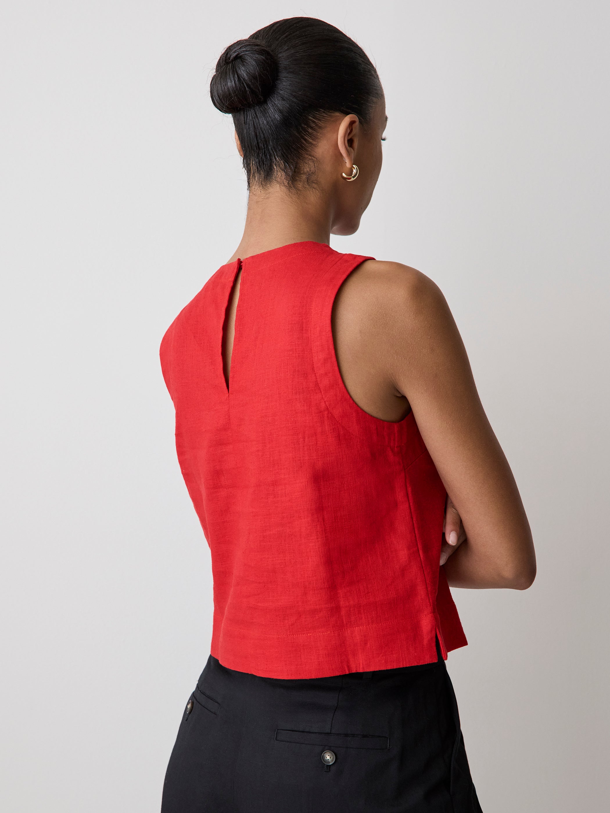 Sleeveless Crew-Neck Linen-Blend Blouse