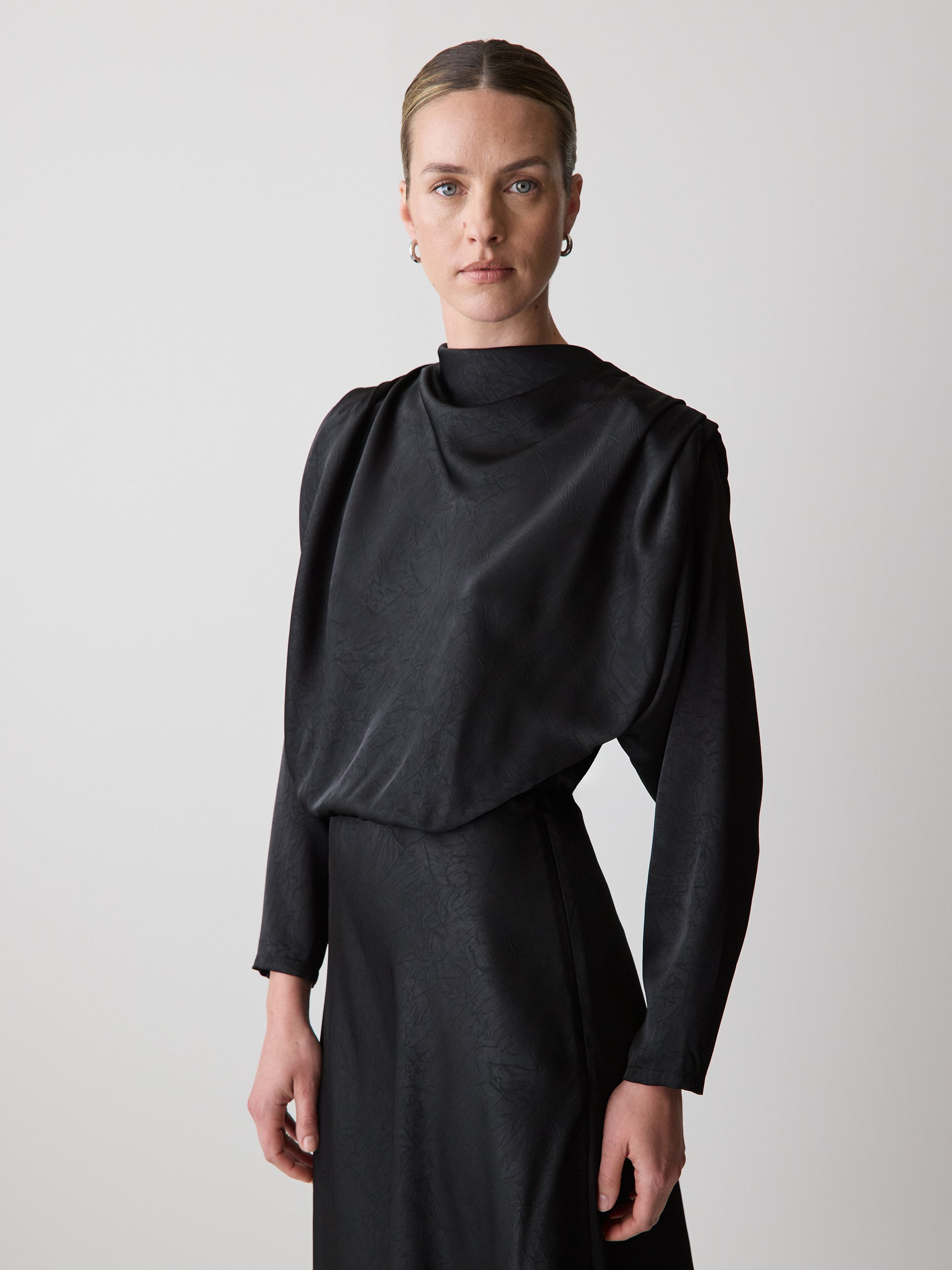 Women's Satin Long-Sleeve Fitted Midi Dress – RW&CO