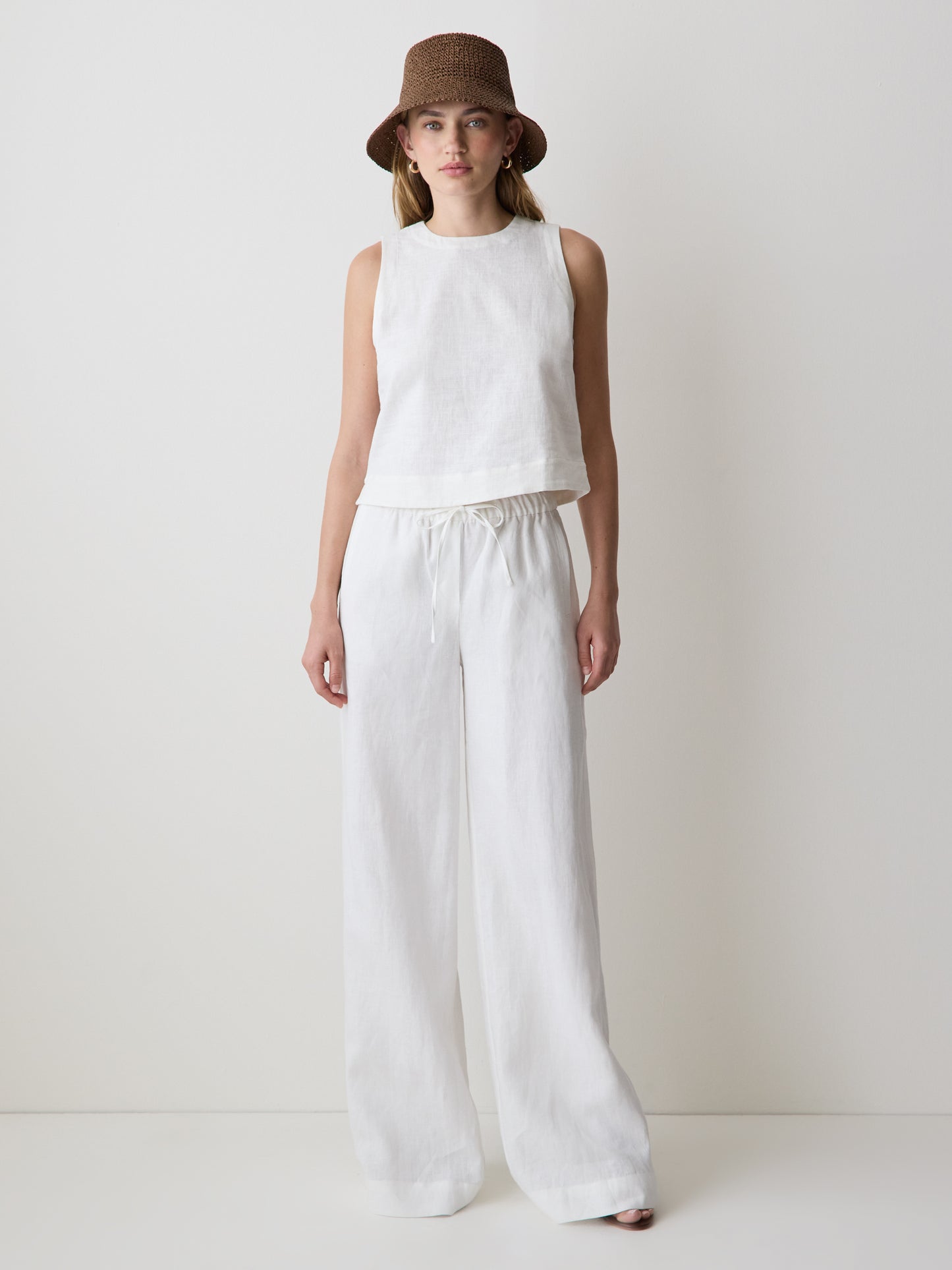 Linen Mid-Rise Wide-Leg Pant