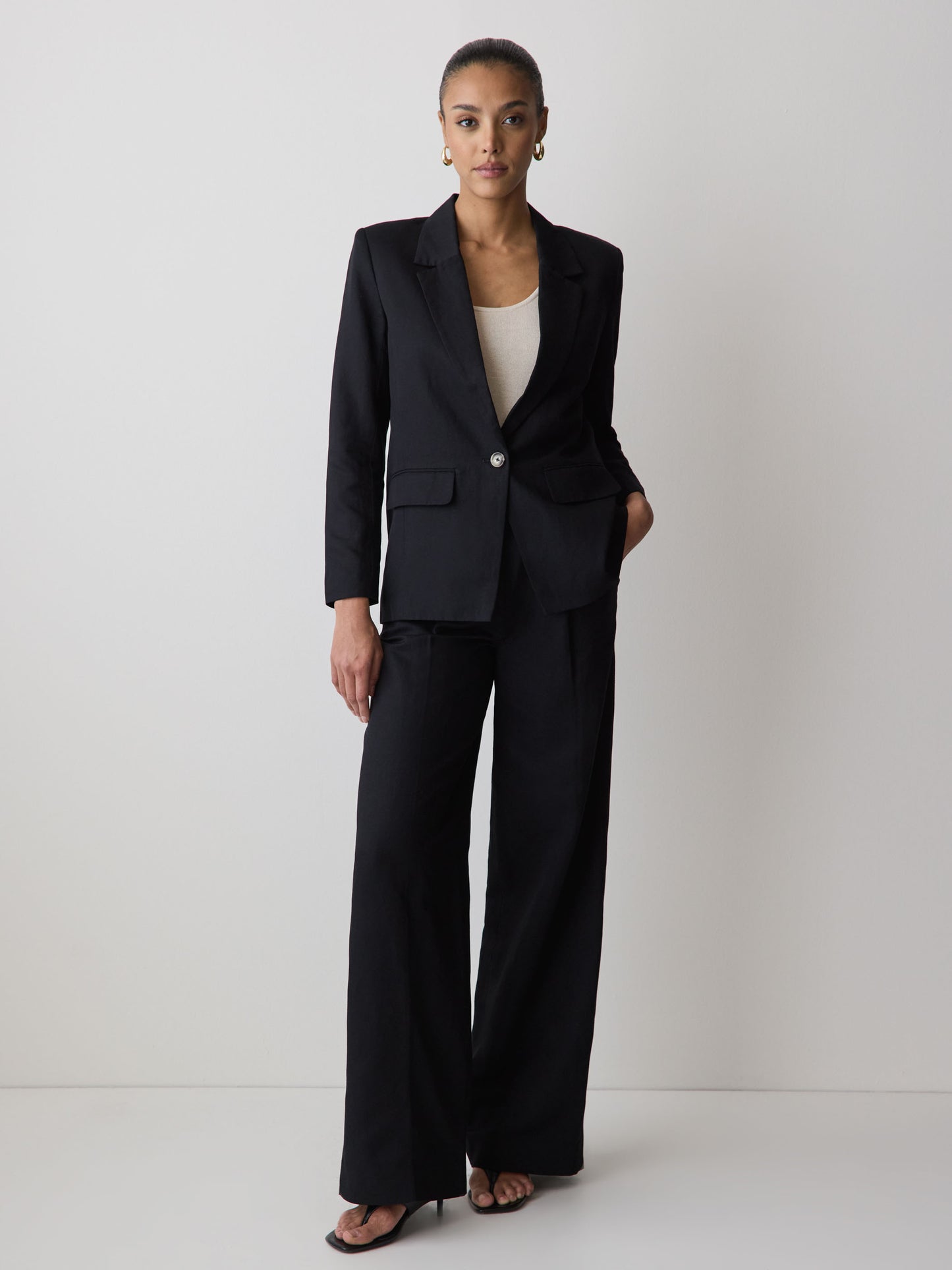 Linen-Blend Relaxed-Fit One-Button Blazer