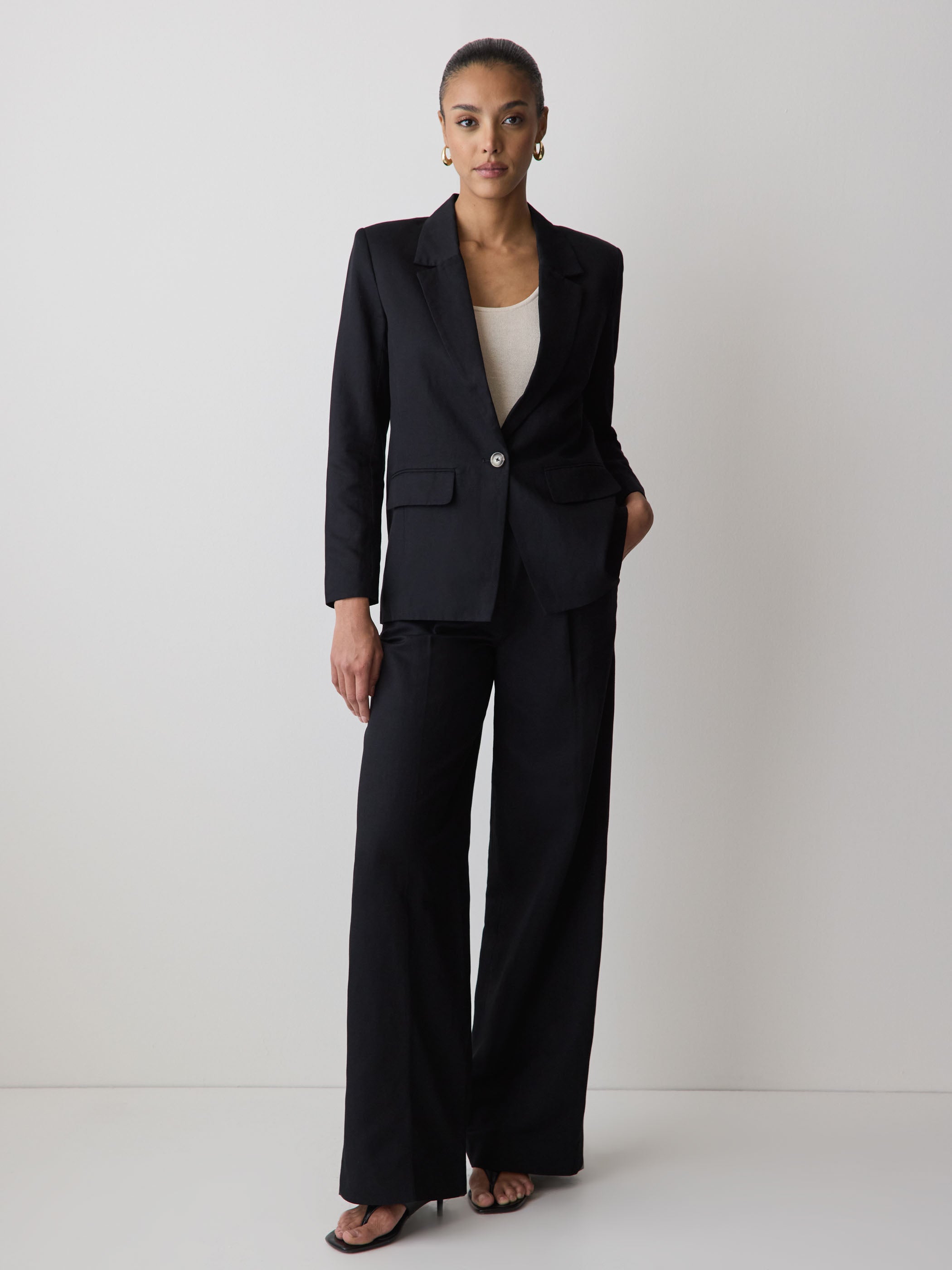 Linen-Blend Relaxed-Fit One-Button Blazer