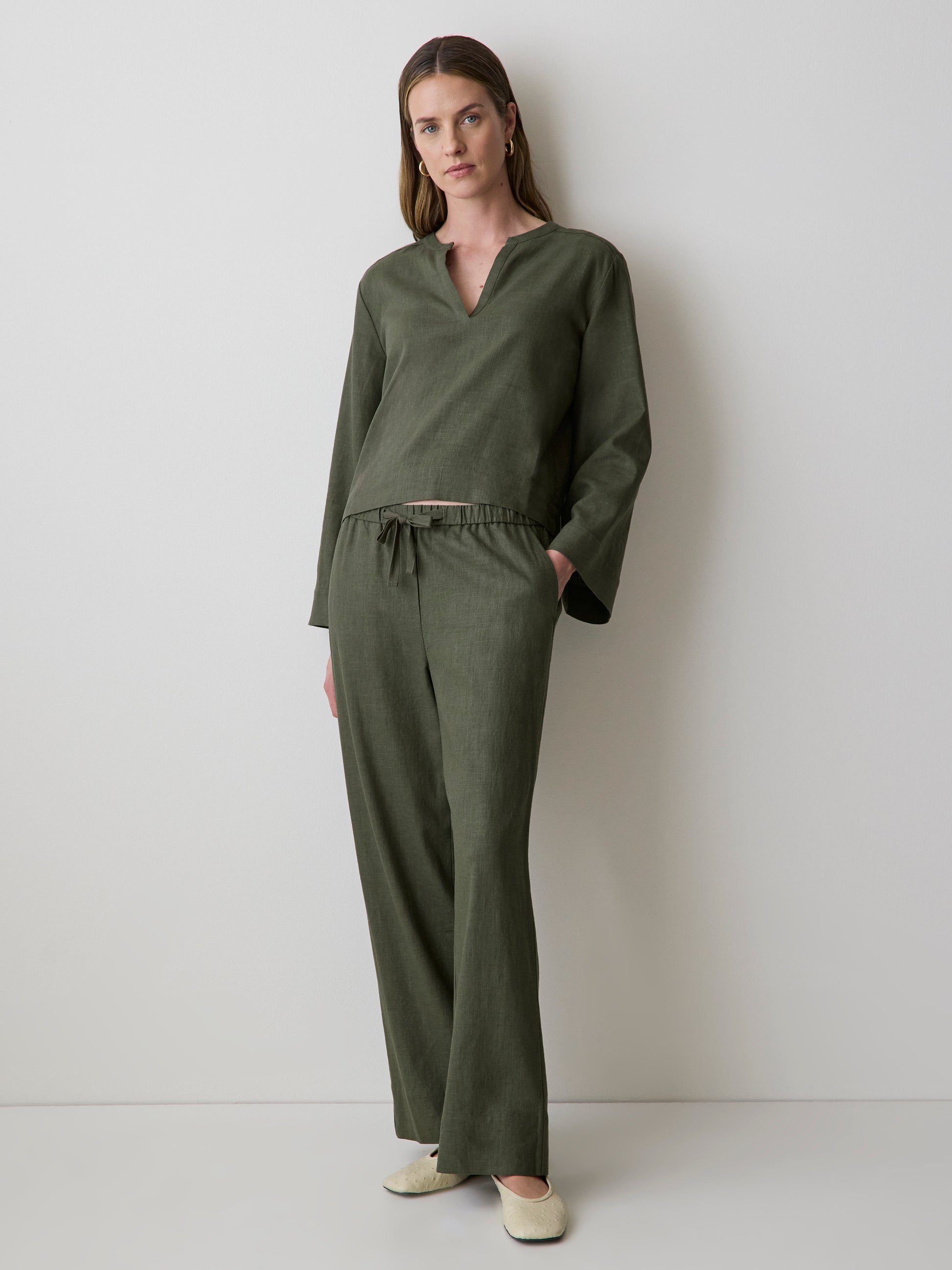 Linen Mid-Rise Straight-Leg Pant