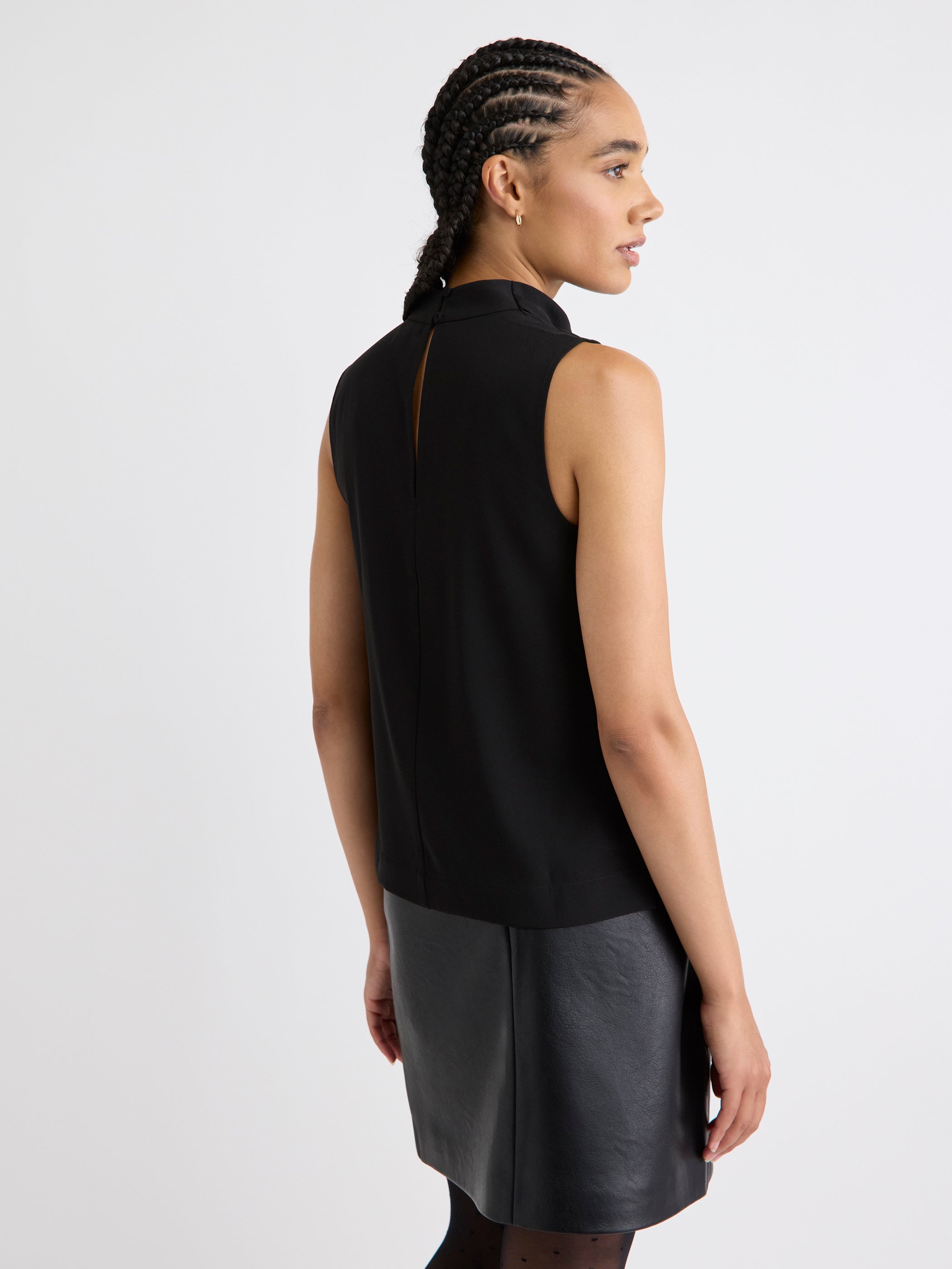 Blouse Sans Manches à Col Montant Drapé