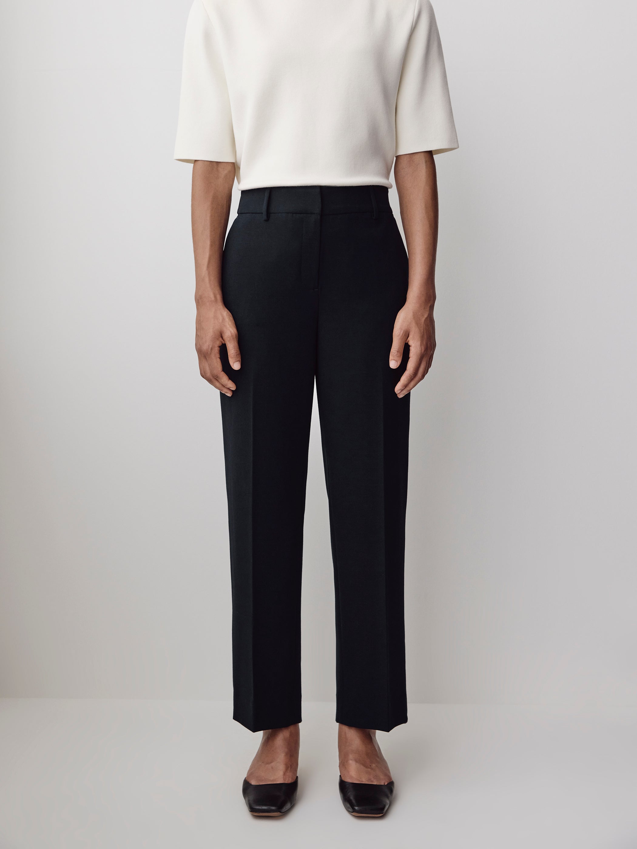 Black Mid-Rise Straight-Leg Cropped Pant