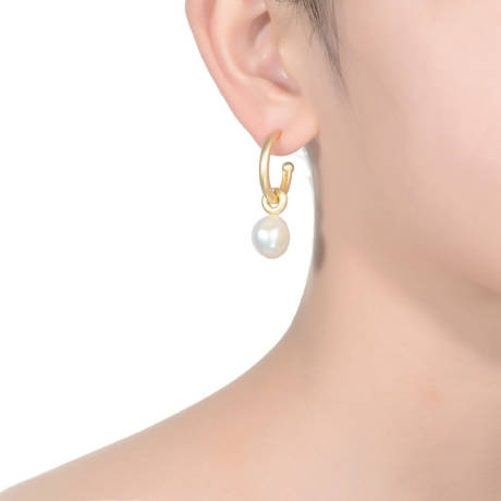 Genevive Boucles d'oreilles créoles rondes en argent sterling plaqué or jaune 14 carats avec perles d'eau douce véritables de 11,5 à 12 mm