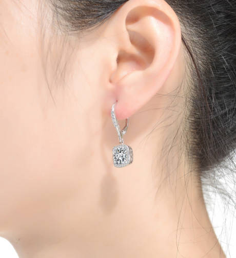 Genevive Boucles d'oreilles pendantes en argent sterling avec zircone cubique ronde transparente et rayonnante