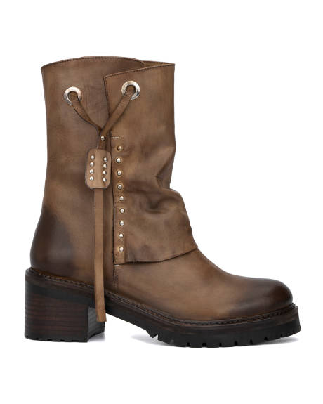 Vintage Foundry Co. Women's Madeline Boot