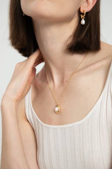 Classicharms-Gold Molten Pearl Pendant Necklace