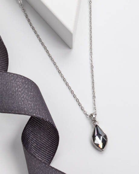 Collier pendentif Leaf Drop en métal argenté fabriqué avec des cristaux autrichiens de qualité