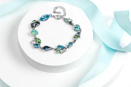 Bracelet de cristaux en forme de larme bleu-vert fabriqué avec des cristaux autrichiens de qualité