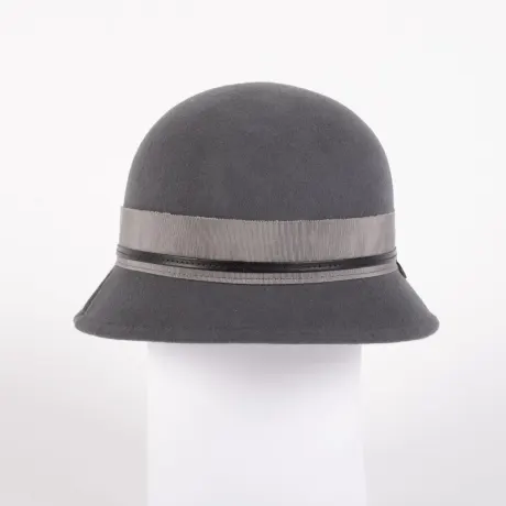 Canadian Hat 1918 - Carolane-Cloche Courte Avec Rubans Et Cordelette De Cuir