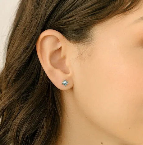 Boucles d'oreilles carrées en cristal Aqua réalisées avec des cristaux autrichiens de qualité