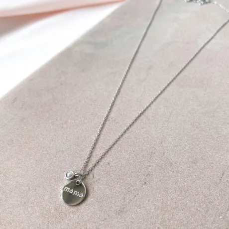 Horace Jewelry - Collier avec un médaillon gravé et une petite perle d'eau douce MAMA