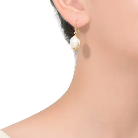Boucles d'oreilles à crochet en argent sterling plaqué or 14 carats avec perles baroques