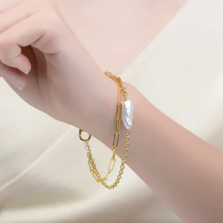 Bracelet double couche en argent sterling plaqué or 14 carats avec véritable câble de perles d'eau douce et chaîne Rolo