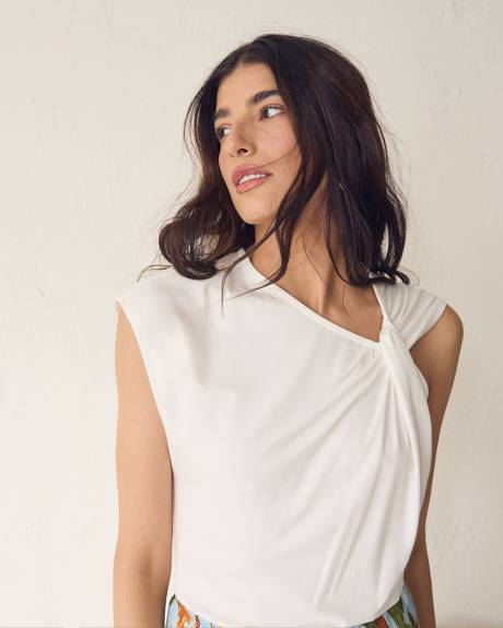 Sleeveless Crew-Neck Top with Twisted Detail