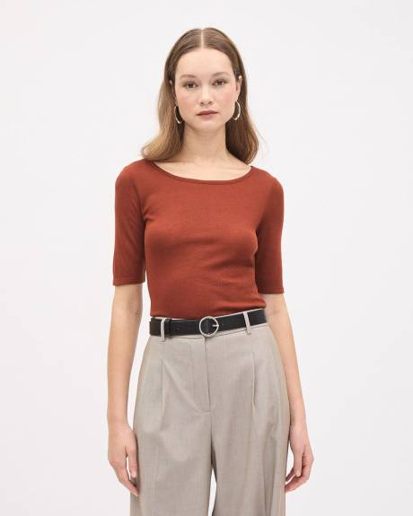 Haut &agrave; Manches aux Coudes et Col D&eacute;gag&eacute;