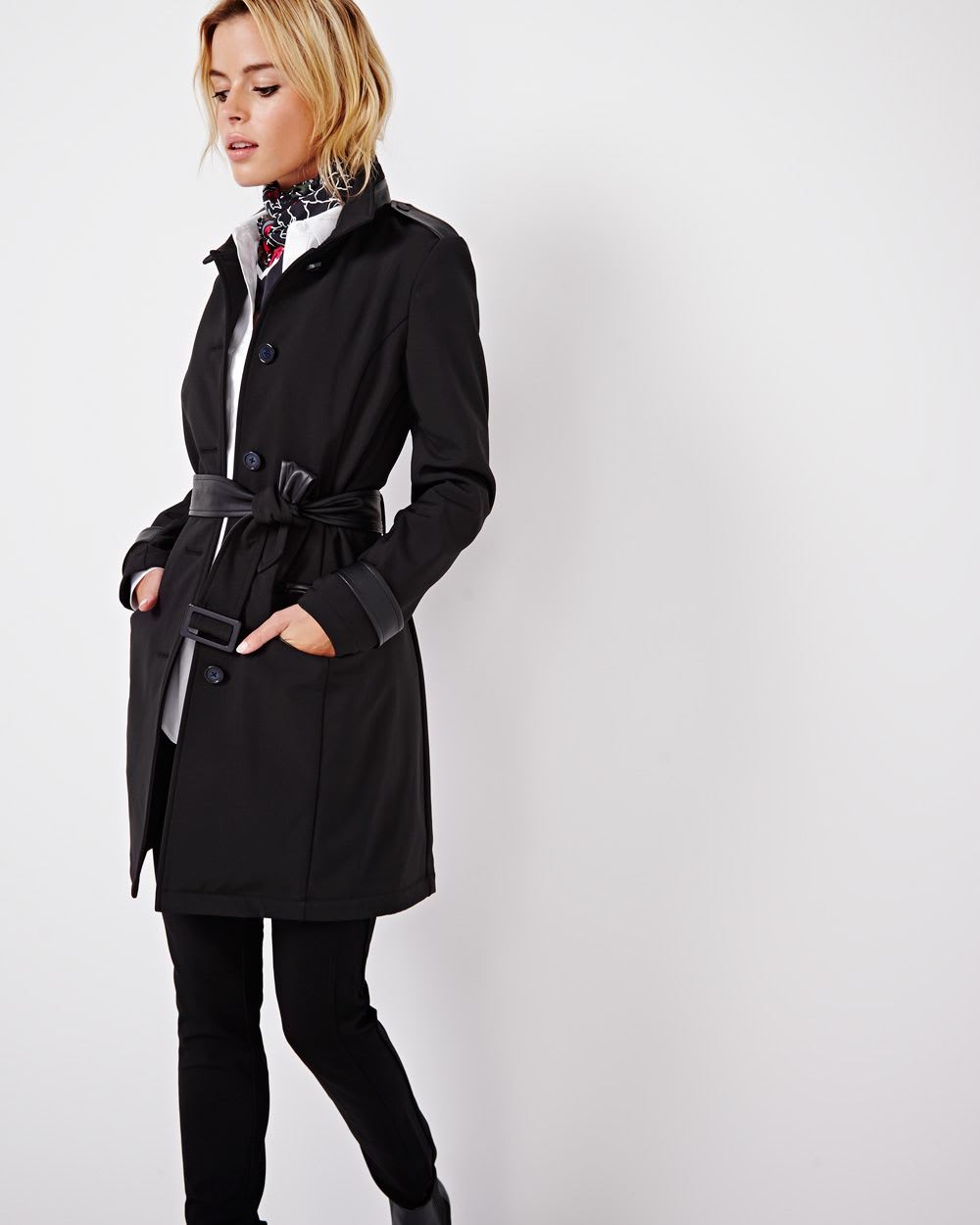 Modern raincoat with faux leather details | RW&CO.