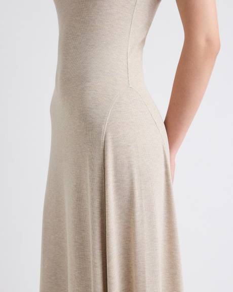 Robe Midi Sans Manches à Col Carré en Tricot Côtelé