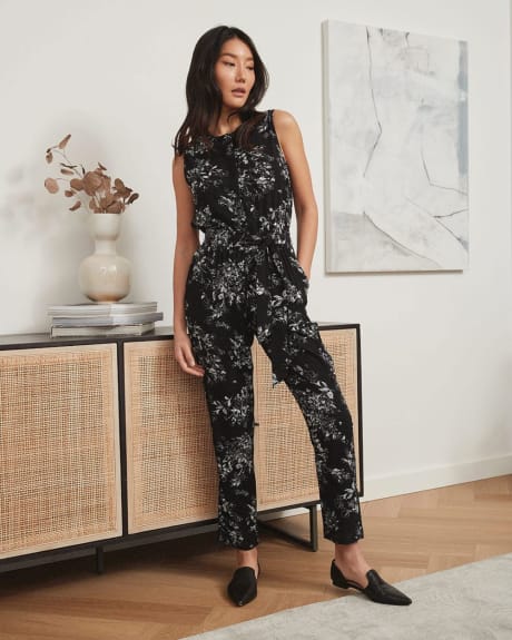 Sleeveless Crew-Neck Jumpsuit with Buttoned Placket