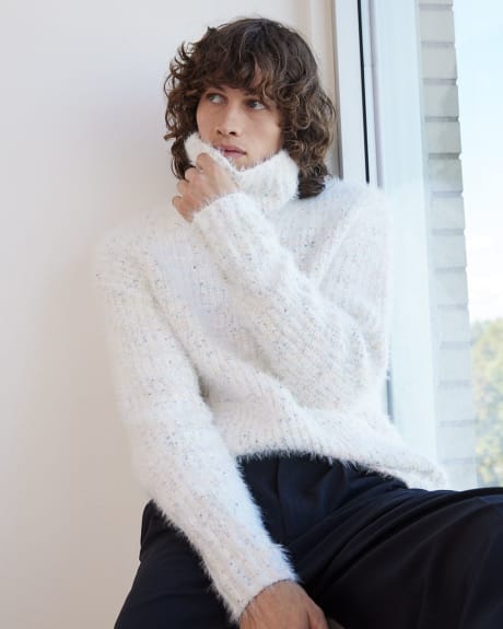 Gender-Neutral Turtleneck Sweater with Metallic Fibres