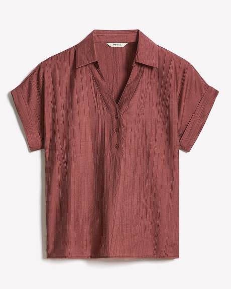 Extended-Sleeve Buttoned-Down Textured Blouse