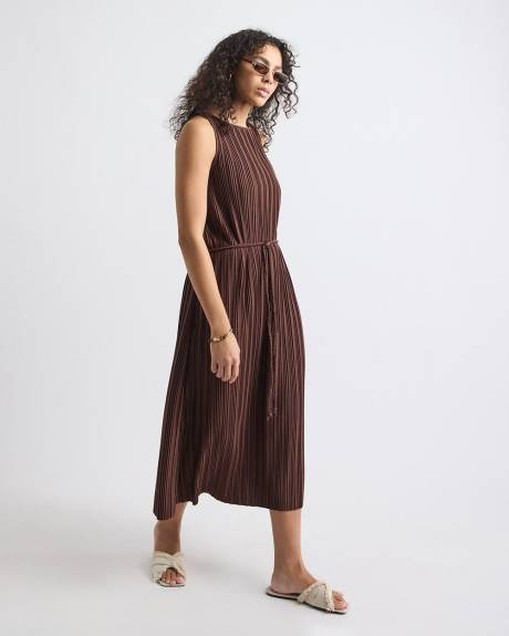 Sleeveless Pleated Maxi Dress
