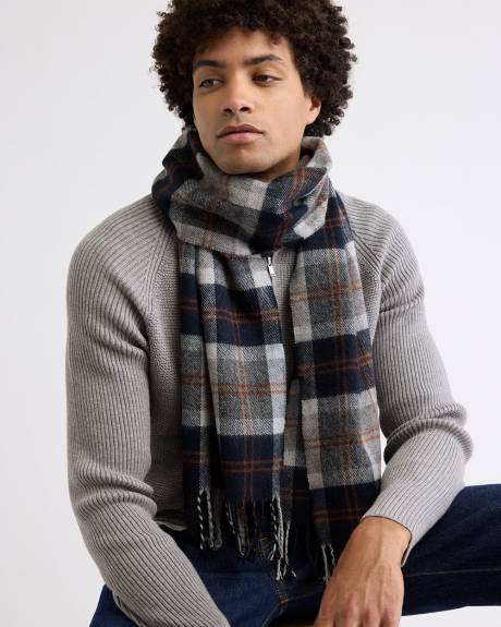 Plaid Scarf with Fringes