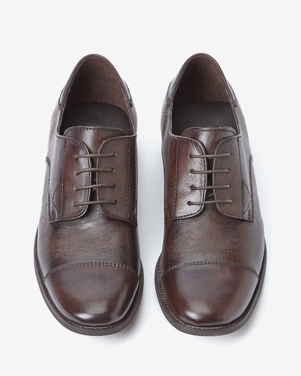 Chaussure Oxford en cuir bruni par Cole (MD) RW&CO.